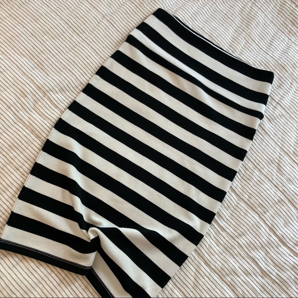 LulaRoe Black and White Rugby Stripe Pencil Skirt  xs